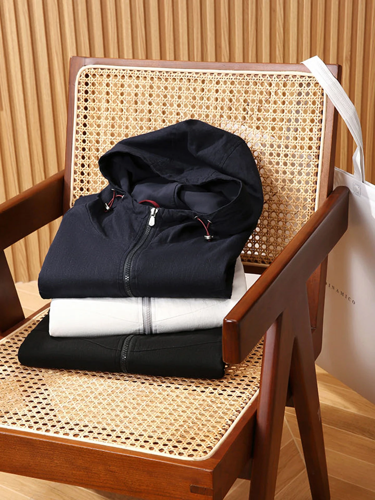 Italian Style Men's Casual Hooded Jacket Breathable Linen Regenerated Cellulose Fiber Polyester Spring Summer Outerwear
Italian Style Men's Casual Hooded Jacket Breathable Linen Regenerated Cellulose Fiber Polyester Spring Summer Outerwear