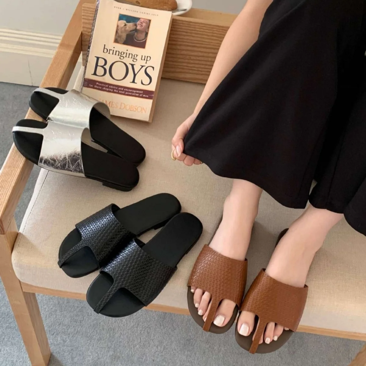 Korean Style Flat Open-Toe Slippers Women's Summer New Outwear Comfortable Shoes Simple Design Premium Feeling Slip-On Sandals
Korean Style Flat Open-Toe Slippers Women's Summer New Outwear Comfortable Shoes Simple Design Premium Feeling Slip-On Sandals