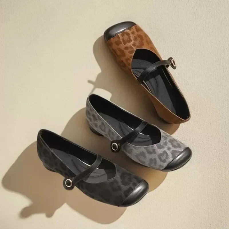 New Style Fashion Women's Mary Janes Women Calfskin Leather Round Toe Pleated Pattern Buckle Strap Solid Color Flat Shoes Ladies
New Style Fashion Women's Mary Janes Women Calfskin Leather Round Toe Pleated Pattern Buckle Strap Solid Color Flat Shoes Ladies