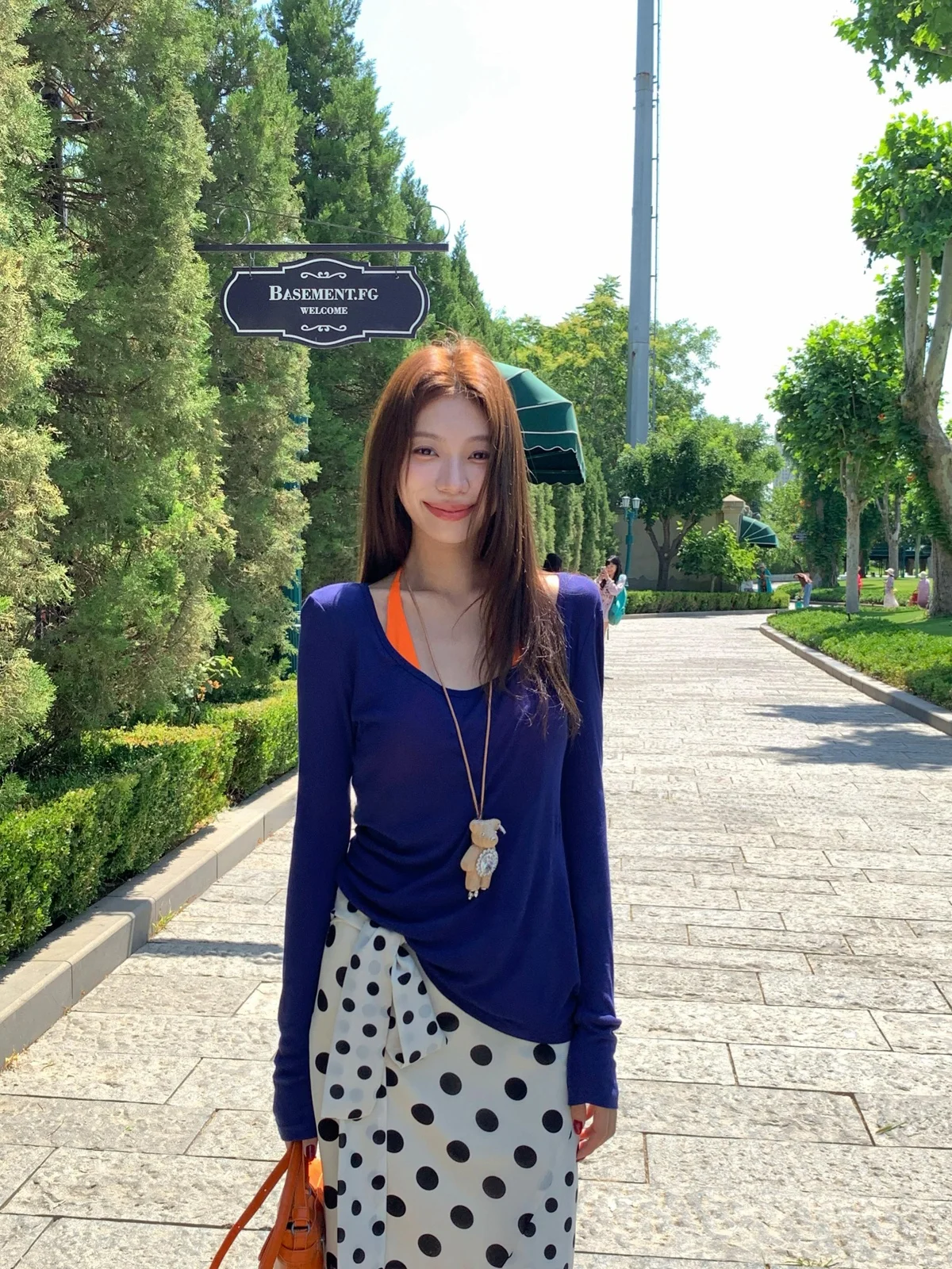 Женская белая тонкая трикотажная футболка с длинным рукавом и круглым вырезом в корейском стиле, однотонный топ Slim Fit
Женская белая тонкая трикотажная футболка с длинным рукавом и круглым вырезом в корейском стиле, однотонный топ Slim Fit