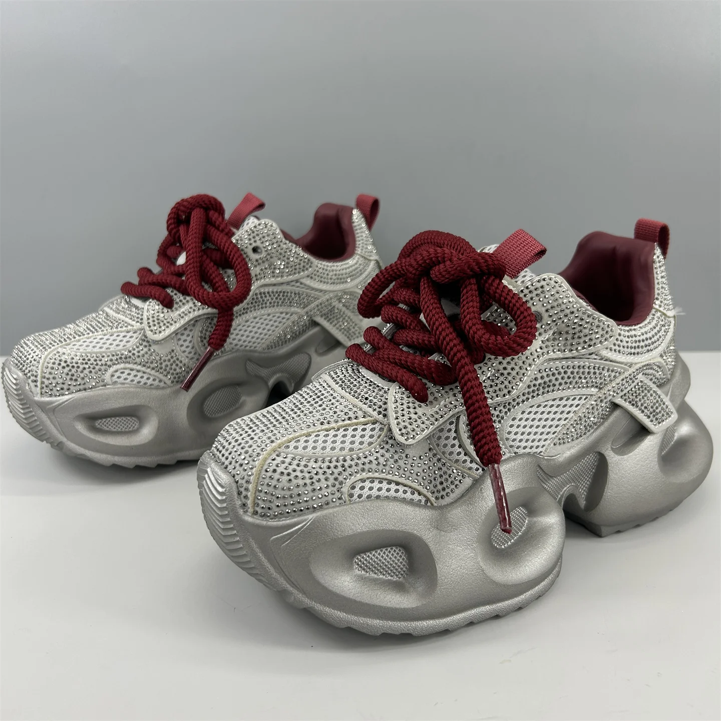 Повседневная кожаная женская легкая обувь Dad oes с круглым носком Thi Sole Sports oes Удобная дышащая обувь для увеличения роста
Повседневная кожаная женская легкая обувь Dad oes с круглым носком Thi Sole Sports oes Удобная дышащая обувь для увеличения роста