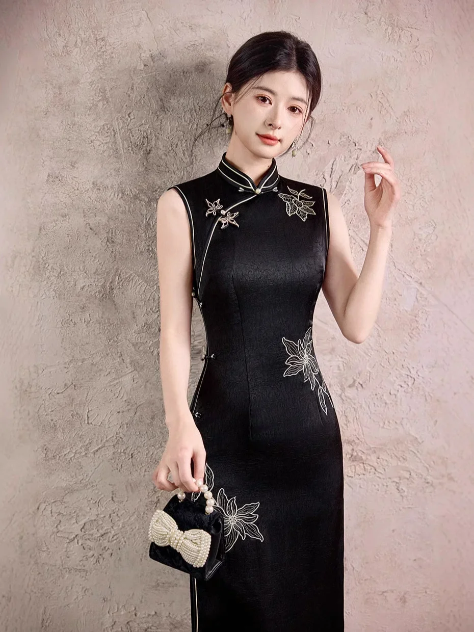 Черное длинное улучшенное платье Cheongsam без рукавов с вышивкой, новинка 2025, молодой стиль, вечернее платье в стиле ретро для девочек
Черное длинное улучшенное платье Cheongsam без рукавов с вышивкой, новинка 2025, молодой стиль, вечернее платье в стиле ретро для девочек