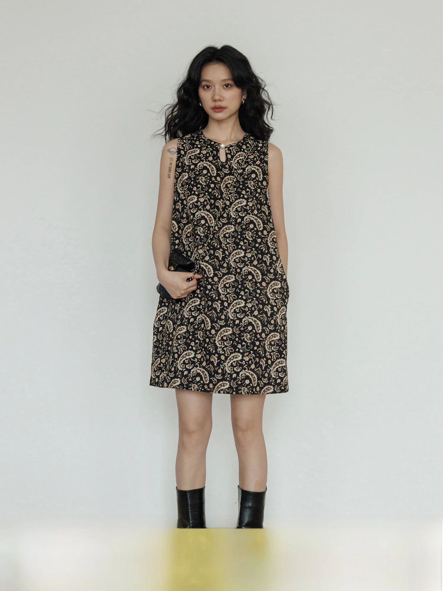 Summer round Neck Sleeveless Dress Women's Linseeds Design Holiday Style A-Line Skirt Lazy Short Skirt Casual Comfortable Dress
Summer round Neck Sleeveless Dress Women's Linseeds Design Holiday Style A-Line Skirt Lazy Short Skirt Casual Comfortable Dress