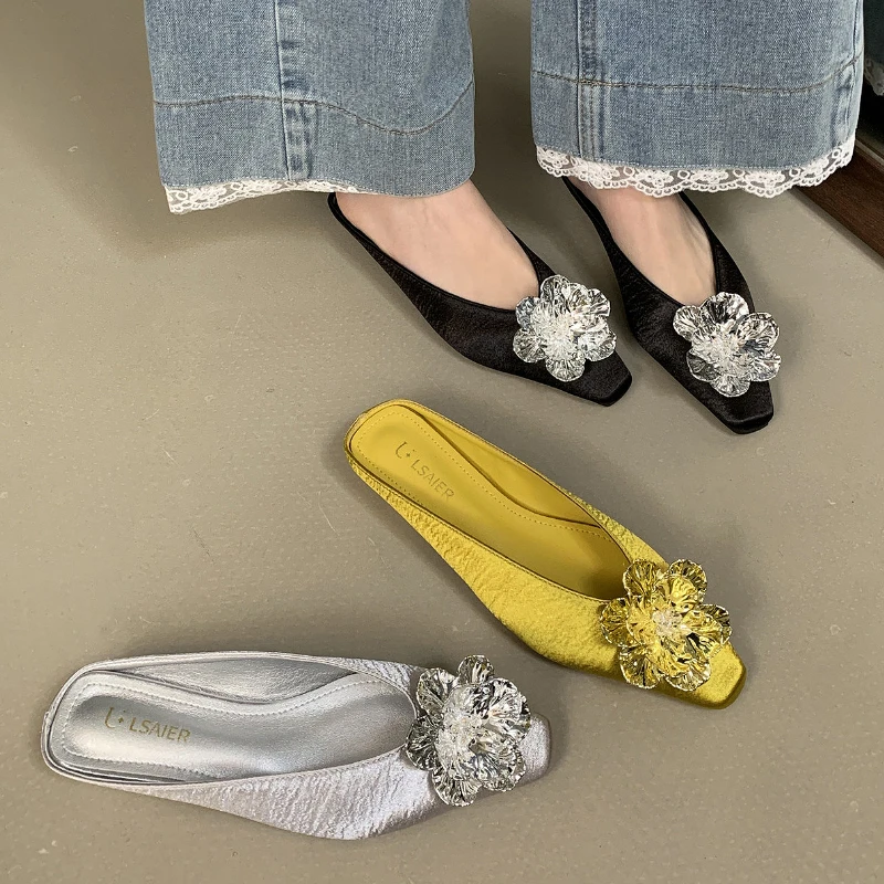 Luxury Designer Flower Slippers Women 2025 Summer Square Toe Dress Shoes Ladies Metal Decoration Fashion Brand Sandals Women
Luxury Designer Flower Slippers Women 2025 Summer Square Toe Dress Shoes Ladies Metal Decoration Fashion Brand Sandals Women