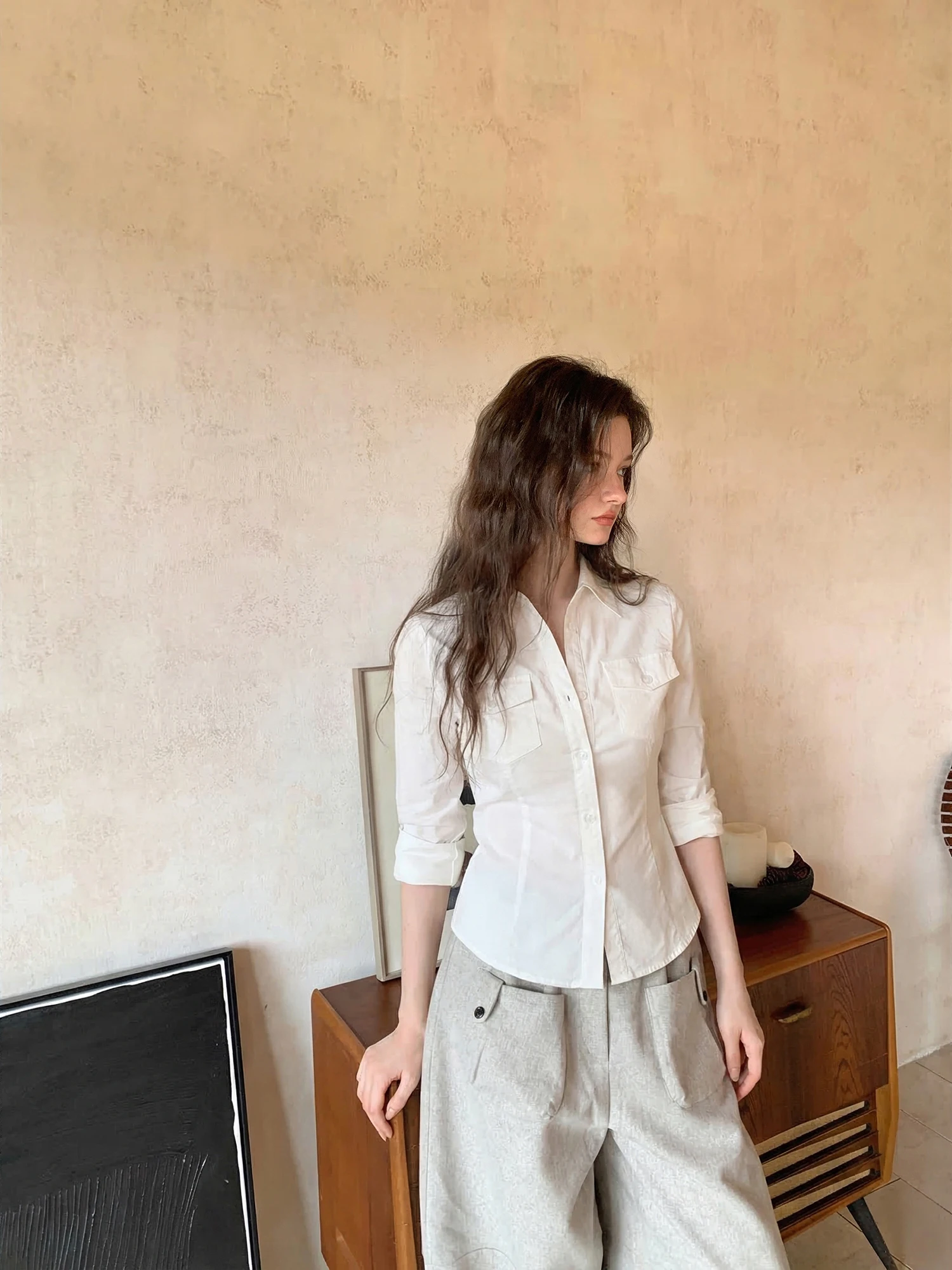 Белая приталенная рубашка Creamsu с V-образным вырезом, женская летняя повседневная универсальная рубашка с коротким рукавом, подчеркивающая талию
Белая приталенная рубашка Creamsu с V-образным вырезом, женская летняя повседневная универсальная рубашка с коротким рукавом, подчеркивающая талию