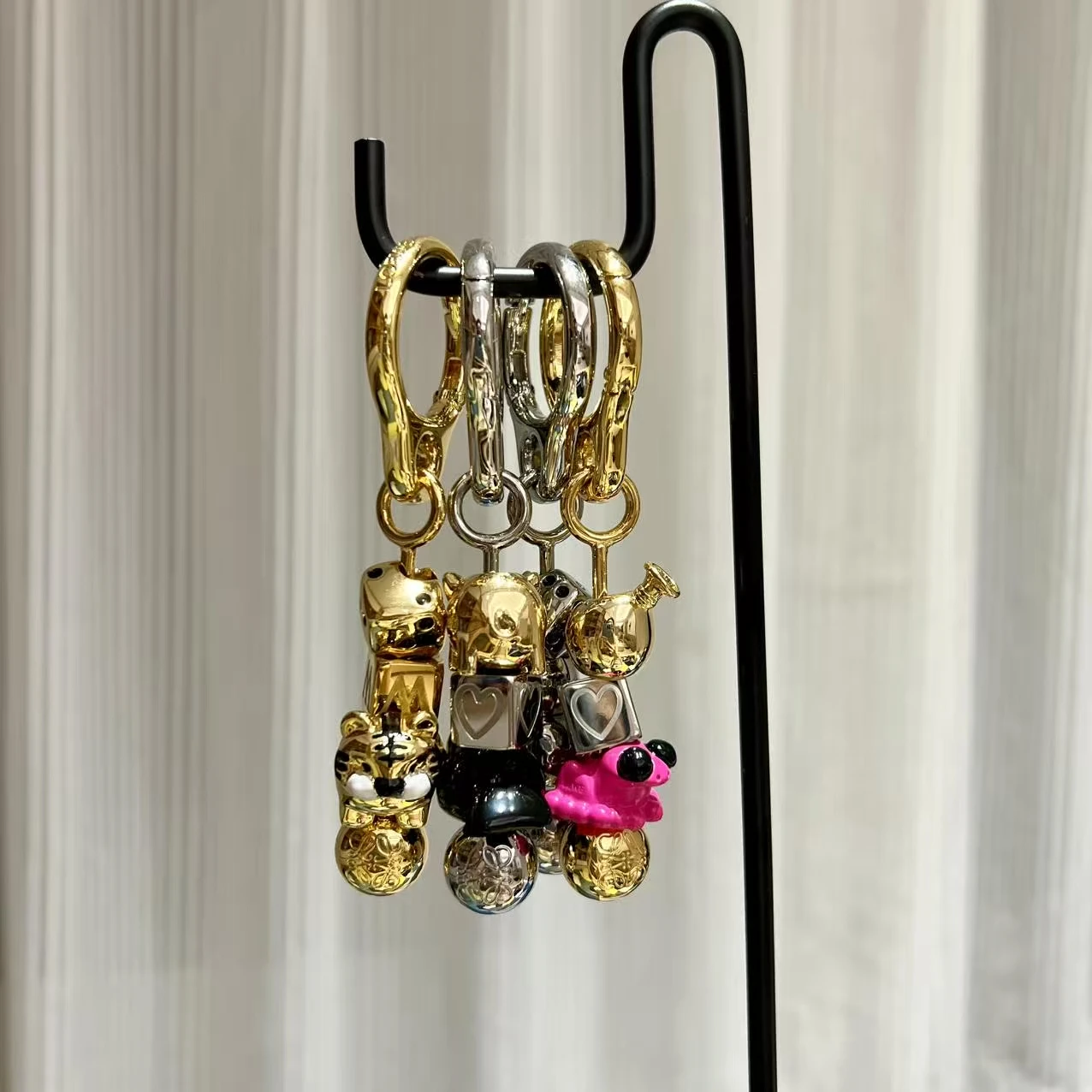 Metal Keychain with Animal Beads for Backpacks, Gold Key Ring for Purse Luggage, Luxury Gift
Metal Keychain with Animal Beads for Backpacks, Gold Key Ring for Purse Luggage, Luxury Gift