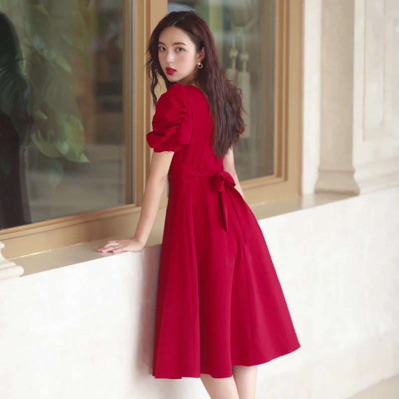 Retro Red Princess Dress with Puffy Sleeves Slimming Waistline Women's Summer Fashion V-Neck High Waist Midi Dress
Retro Red Princess Dress with Puffy Sleeves Slimming Waistline Women's Summer Fashion V-Neck High Waist Midi Dress