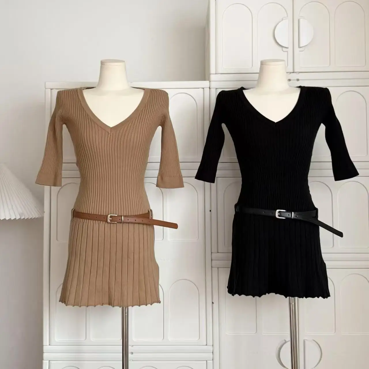 Summer Women Old Money Vintage Kint Dress Mini Half Sleeve Frock With Belt V-Neck Solid Color One-Piece Elegant Simple New 2025
Summer Women Old Money Vintage Kint Dress Mini Half Sleeve Frock With Belt V-Neck Solid Color One-Piece Elegant Simple New 2025