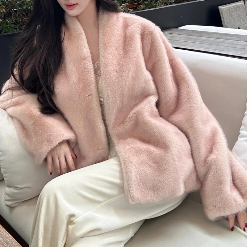 Women Faux Fur Short Coats Y2k Streetwear Jackets V Neck Slim Fit Coat Thick Warm Jacket Elegant Work Outerwear Autumn Winter
Women Faux Fur Short Coats Y2k Streetwear Jackets V Neck Slim Fit Coat Thick Warm Jacket Elegant Work Outerwear Autumn Winter