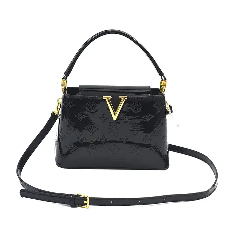 Сумка Boho Chic V-Emblem Tote — новая легкая роскошная сумка через плечо 2025 года, водонепроницаемая пригородная сумка с внутренними карманами
Сумка Boho Chic V-Emblem Tote — новая легкая роскошная сумка через плечо 2025 года, водонепроницаемая пригородная сумка с внутренними карманами
