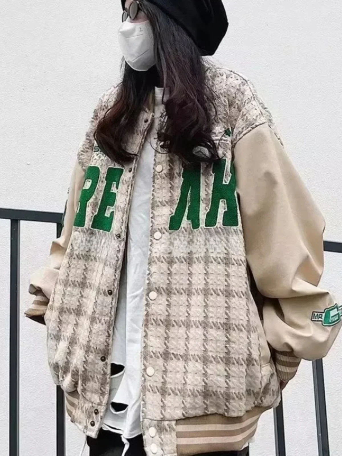 Бейсбольная куртка в стиле ретро в американском стиле, свободная посадка, весенне-осенняя верхняя одежда для пар, модное пальто
Бейсбольная куртка в стиле ретро в американском стиле, свободная посадка, весенне-осенняя верхняя одежда для пар, модное пальто