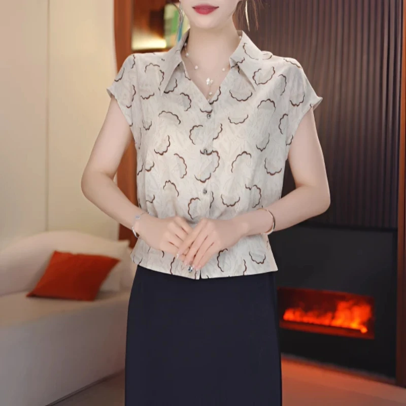 Fashion Printed Lapel Button Floral Shirt Women's Clothing 2025 Summer New Casual Tops All-match Commute Blouse
Fashion Printed Lapel Button Floral Shirt Women's Clothing 2025 Summer New Casual Tops All-match Commute Blouse