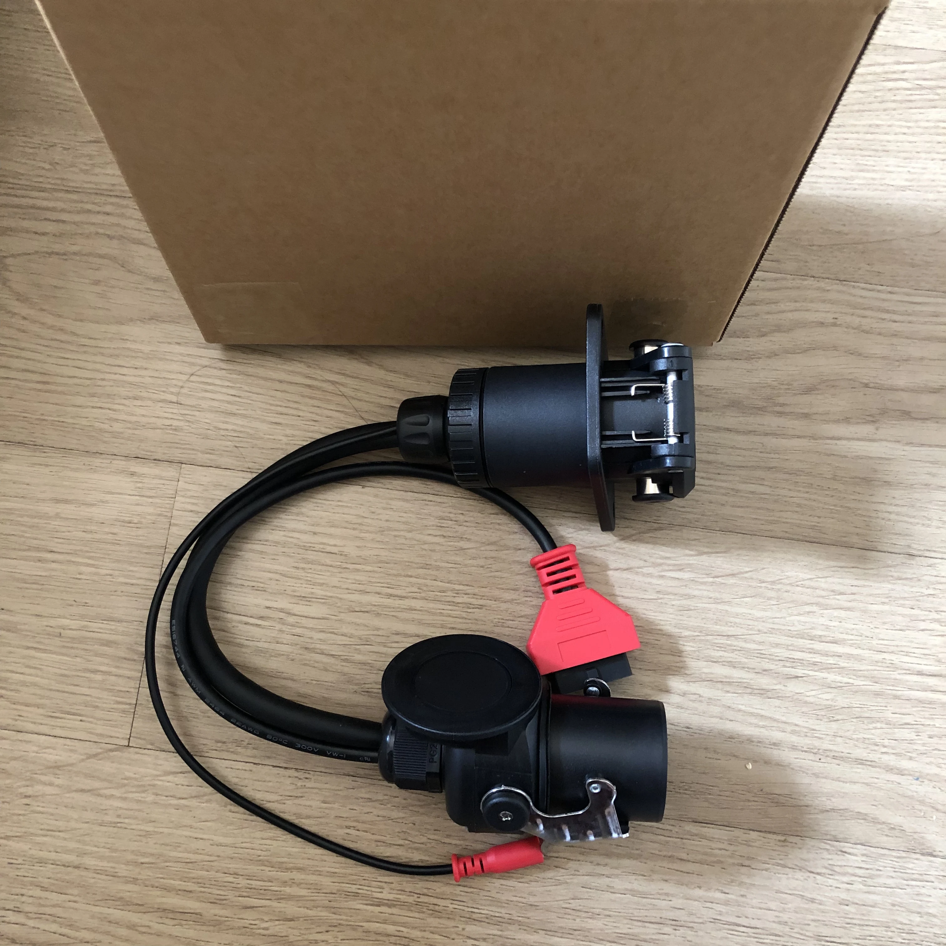 OBD2 Trailer Diagnostic Adapter Cable ISO 7638 EBS Compatible with Bosch Autel Autocom for Truck Vehicles
OBD2 Trailer Diagnostic Adapter Cable ISO 7638 EBS Compatible with Bosch Autel Autocom for Truck Vehicles