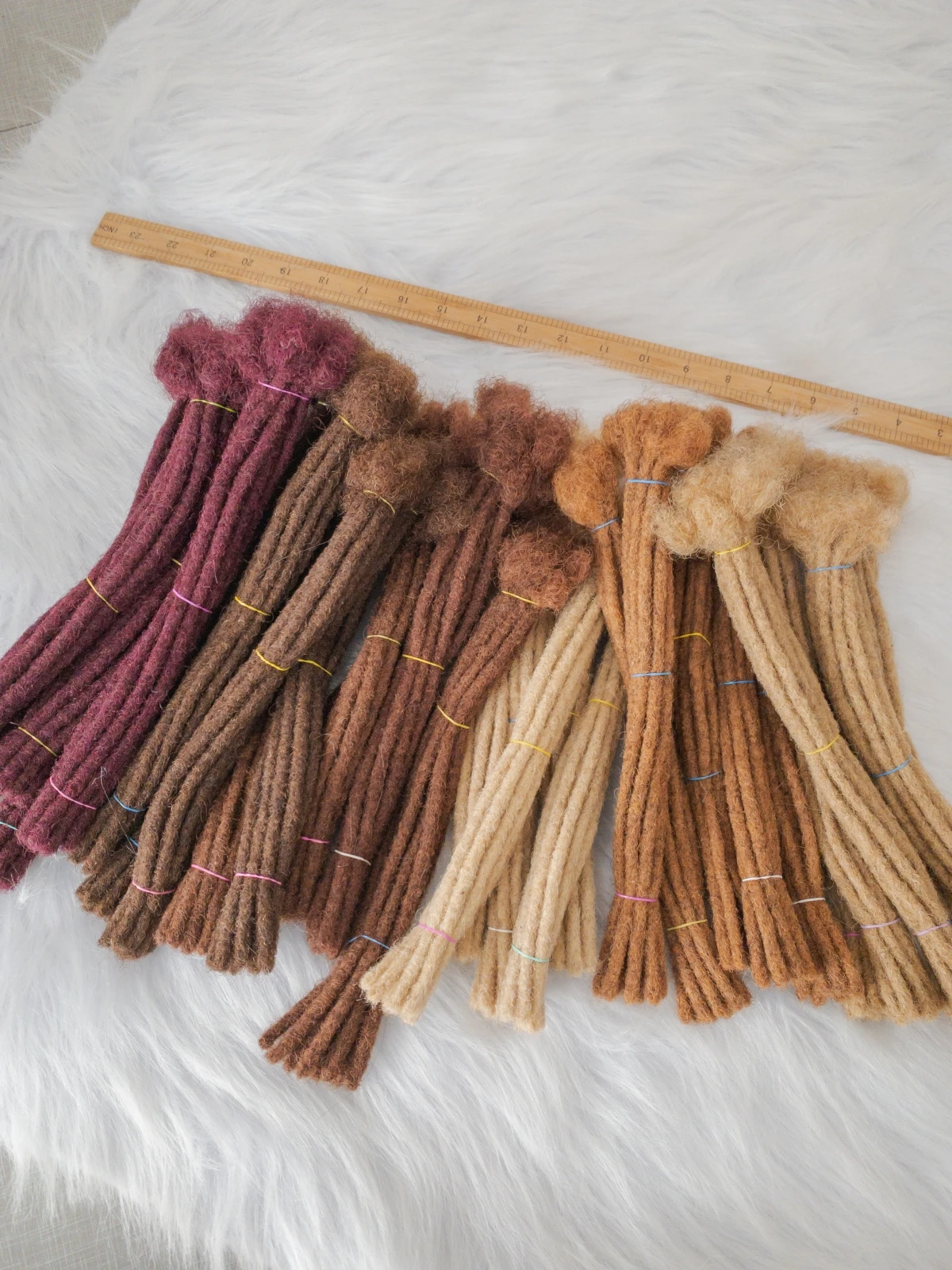 Цветные 10-дюймовые накладные локи из 100% натуральных человеческих волос ручной работы для женщин, мужчин и детей, блонд
Цветные 10-дюймовые накладные локи из 100% натуральных человеческих волос ручной работы для женщин, мужчин и детей, блонд