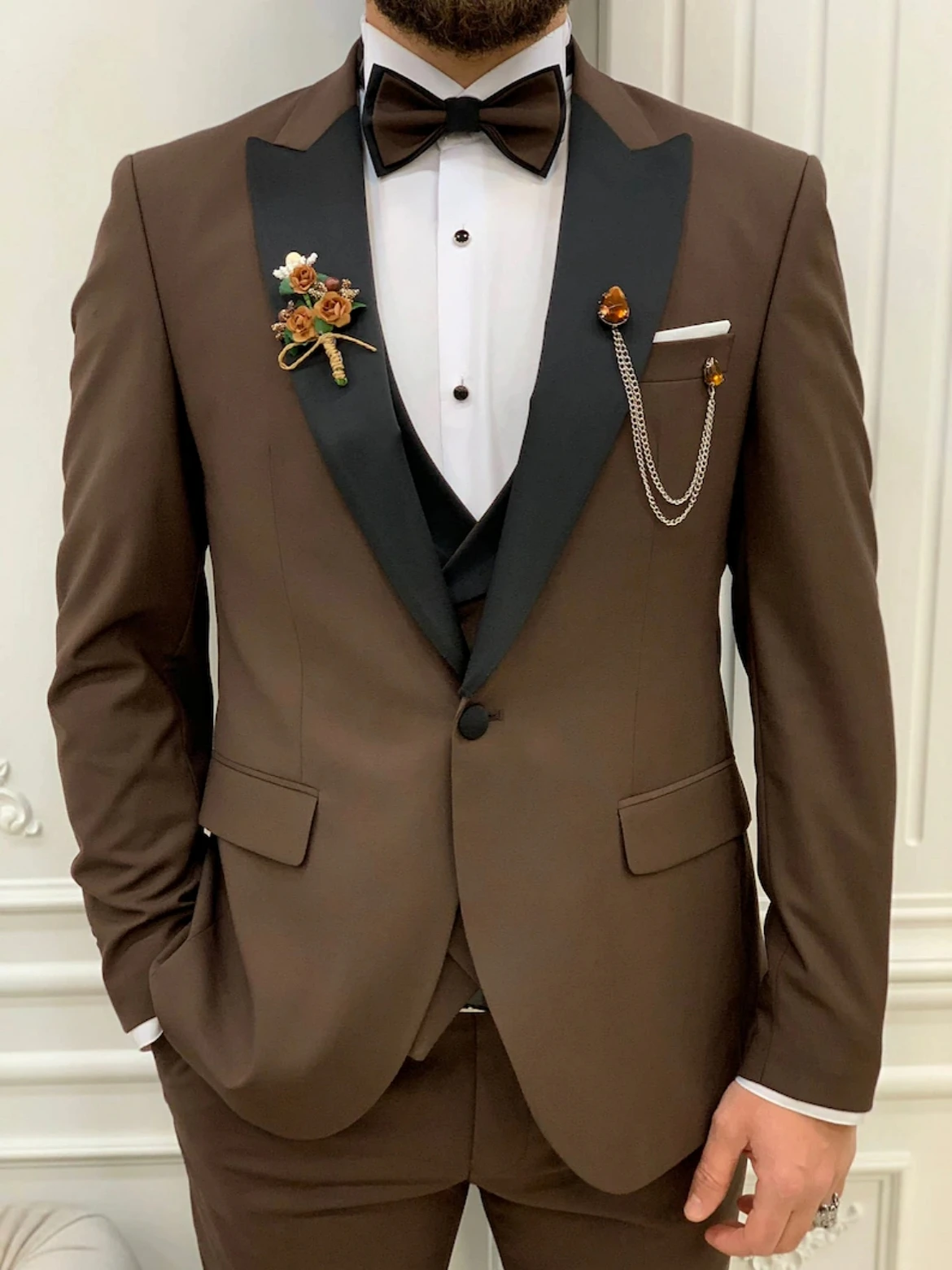 Slim Fit Men's Suits Formal Groom Business Male Blazer Set Peak Lapel Party Wedding Tuxedo 3 Pieces (Jacket+Vest+Pants)
Slim Fit Men's Suits Formal Groom Business Male Blazer Set Peak Lapel Party Wedding Tuxedo 3 Pieces (Jacket+Vest+Pants)