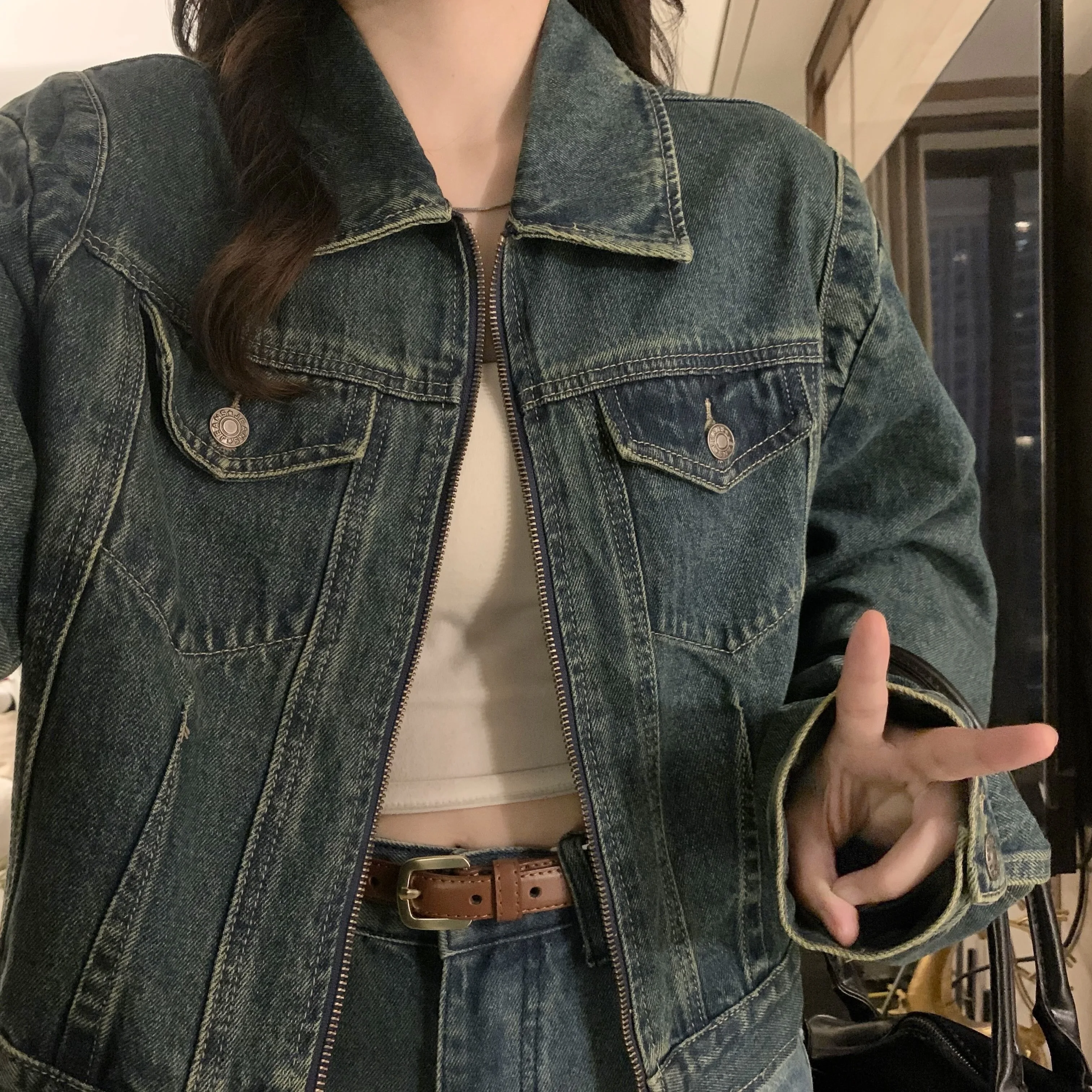 Spring Autumn Retro Denim Jacket For Women Lapel Zipper With Pocket Coat American Casual Fashion Splicing Female Loose Jackets
Spring Autumn Retro Denim Jacket For Women Lapel Zipper With Pocket Coat American Casual Fashion Splicing Female Loose Jackets