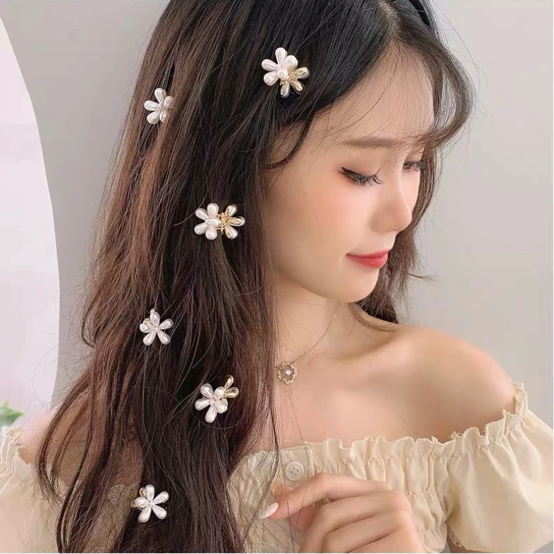 Korean Fashion Mini Flower Imitation Pearl Hair Claws for Women Accessories Jewelry Small Clips Set Gold Crab Girls Headwear
Korean Fashion Mini Flower Imitation Pearl Hair Claws for Women Accessories Jewelry Small Clips Set Gold Crab Girls Headwear