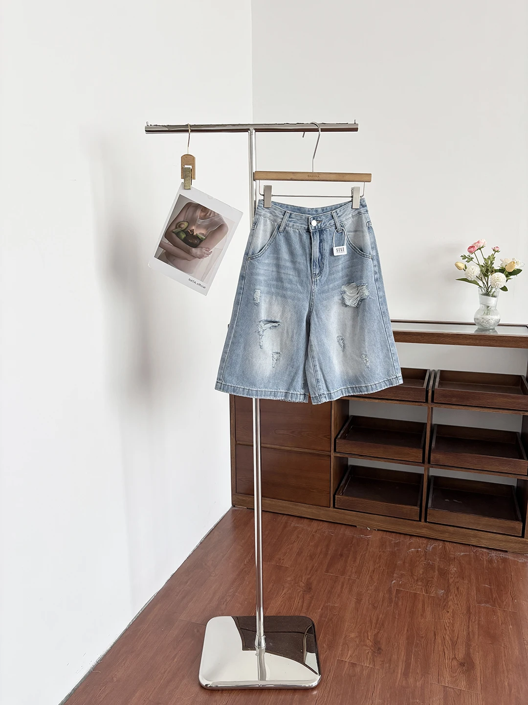 High Waist Wide Leg Denim Jeans Women's Fashion Personality Commuter Hole Summer New Style Polyester Fiber Button Pure Color
High Waist Wide Leg Denim Jeans Women's Fashion Personality Commuter Hole Summer New Style Polyester Fiber Button Pure Color