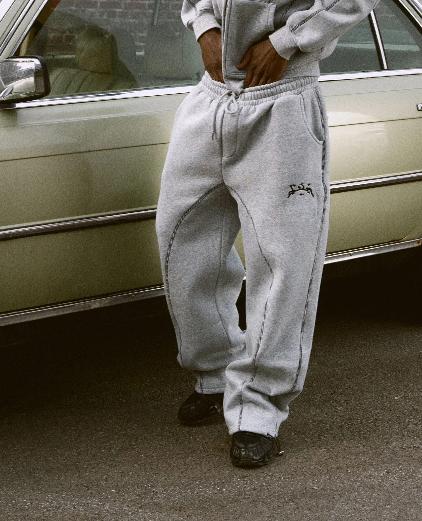 Y2K retro embroidered pants sportswear street clothing fashion personalized pants hip hop casual jogger trendy men's pants
Y2K retro embroidered pants sportswear street clothing fashion personalized pants hip hop casual jogger trendy men's pants