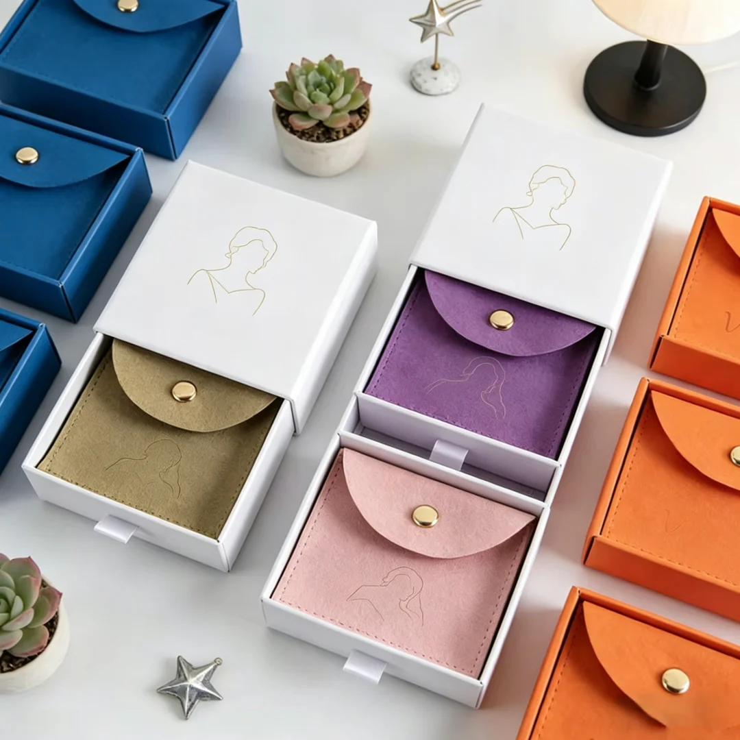 Custom Logo White Jewelry Kraft Drawer Box Inside With Velvet Microfiber Snap Bag Personalized Name Earring Ring Bracelet Box
Custom Logo White Jewelry Kraft Drawer Box Inside With Velvet Microfiber Snap Bag Personalized Name Earring Ring Bracelet Box