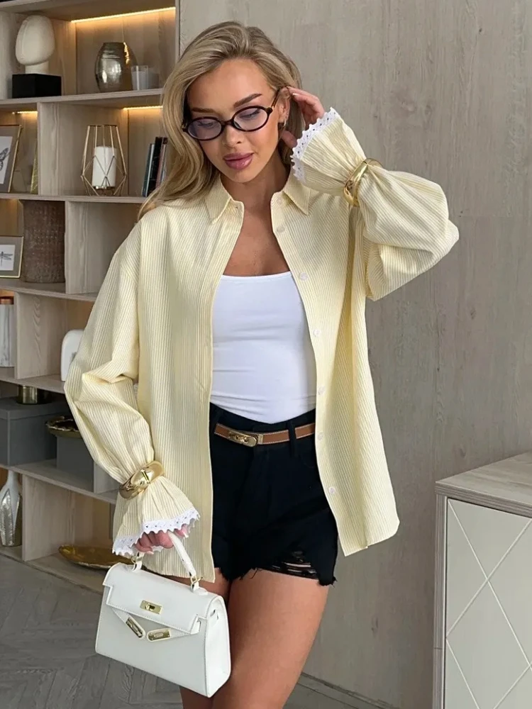 Summer Women's Long Sleeved Women's Shirt Exudes A Sophisticated Commuting Vibe with Lace Stitching and Flared Sleeves
Summer Women's Long Sleeved Women's Shirt Exudes A Sophisticated Commuting Vibe with Lace Stitching and Flared Sleeves