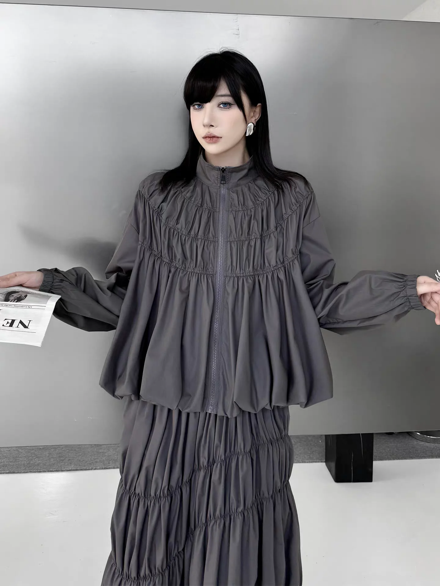 Fashionable Bloom Design Shirt And Skirt Set Women's Spring Summer Loose Lazy Style Stand Collar Zipper Shirt High Waist Skirt
Fashionable Bloom Design Shirt And Skirt Set Women's Spring Summer Loose Lazy Style Stand Collar Zipper Shirt High Waist Skirt