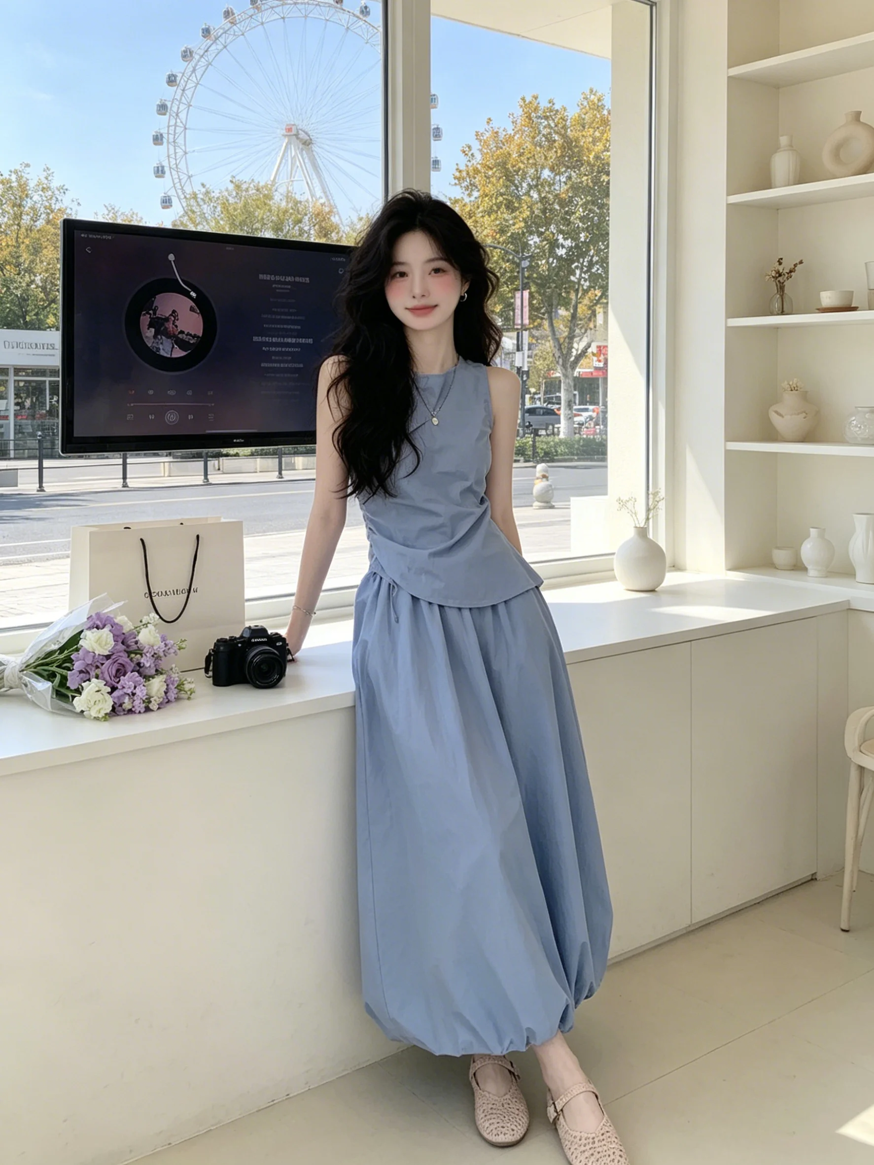 Blue round Neck Sleeveless Vest And Flower Skirt Two Piece Set Women's Korean Style Summer Fashion Outfit Breathable Lightweight
Blue round Neck Sleeveless Vest And Flower Skirt Two Piece Set Women's Korean Style Summer Fashion Outfit Breathable Lightweight