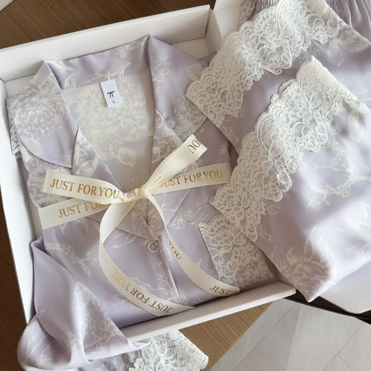 Комплект женской летней пижамы с кружевной отделкой, с длинными рукавами, из двух предметов, повседневная удобная домашняя одежда, фиолетовый комплект пижам для женщин
Комплект женской летней пижамы с кружевной отделкой, с длинными рукавами, из двух предметов, повседневная удобная домашняя одежда, фиолетовый комплект пижам для женщин