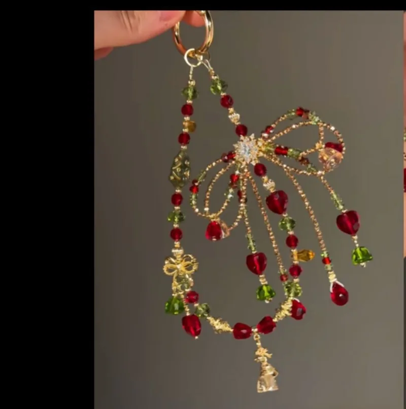 Для рождественских аксессуаров, красный и зеленый шелковый кулон с бантом из бисера, универсальная модная изысканная сумка, подвеска для ключей от машины
Для рождественских аксессуаров, красный и зеленый шелковый кулон с бантом из бисера, универсальная модная изысканная сумка, подвеска для ключей от машины