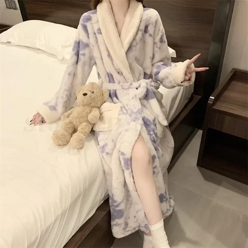 Autumn Winter Coral Fleece Robe Negligee Thicken Warm Flannel Women Sleepwear Home Dress Long Sleeved Printed Bathrobe Gown
Autumn Winter Coral Fleece Robe Negligee Thicken Warm Flannel Women Sleepwear Home Dress Long Sleeved Printed Bathrobe Gown