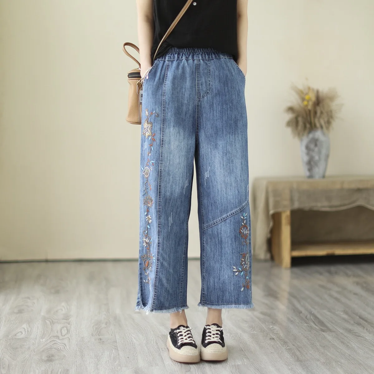 Denim wide leg pants with flowers for women autumn Japanese style ethnic vintage elastic waist blue floral embroidery jeans
Denim wide leg pants with flowers for women autumn Japanese style ethnic vintage elastic waist blue floral embroidery jeans