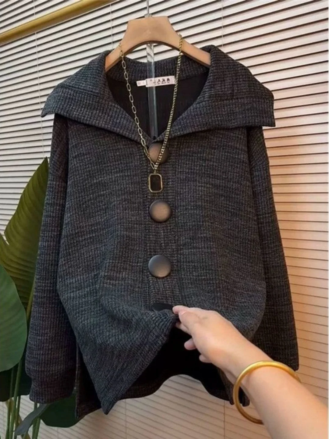 Laid-back Style Oversized Hoodie Cardigan Long Commute Loose Slimming Casual Outerwear Top for plus Size Women
Laid-back Style Oversized Hoodie Cardigan Long Commute Loose Slimming Casual Outerwear Top for plus Size Women