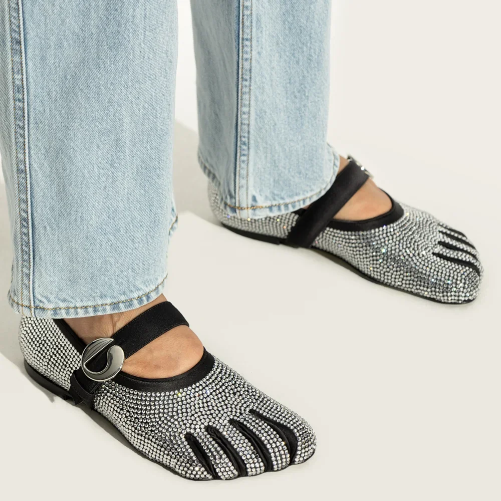 Балетки на плоской подошве с блестящими кристаллами и раздельным носком, пикантные балетки с острым носком по индивидуальному заказу, размер 35–43, новые поступления, модная женская современная обувь
Балетки на плоской подошве с блестящими кристаллами и раздельным носком, пикантные балетки с острым носком по индивидуальному заказу, размер 35–43, новые поступления, модная женская современная обувь