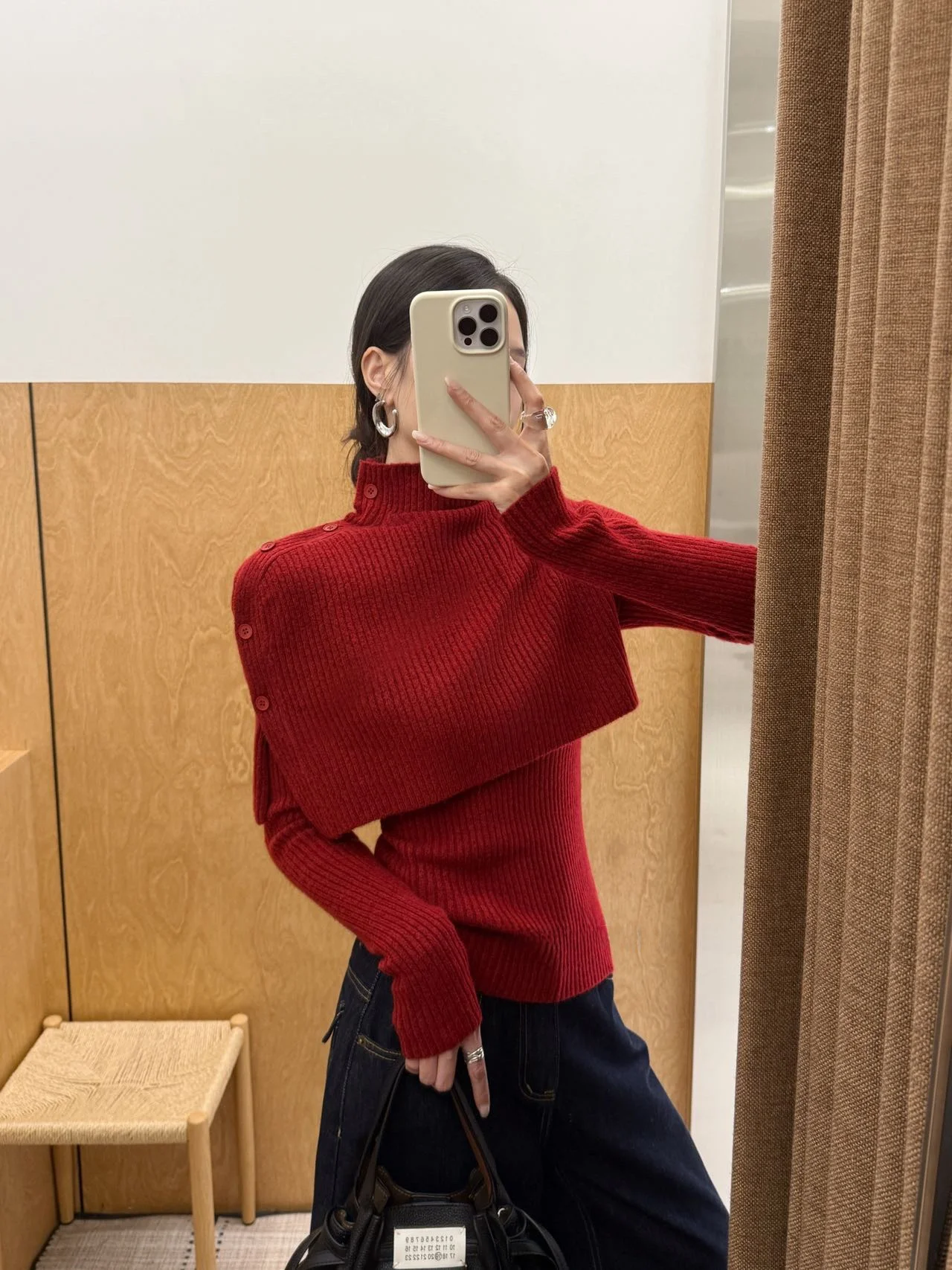 Корейский вязаный комплект в стиле ретро для женщин: свитер с высоким воротником и пальто-накидка, приталенный крой, мягкий материал, длинный рукав
Корейский вязаный комплект в стиле ретро для женщин: свитер с высоким воротником и пальто-накидка, приталенный крой, мягкий материал, длинный рукав