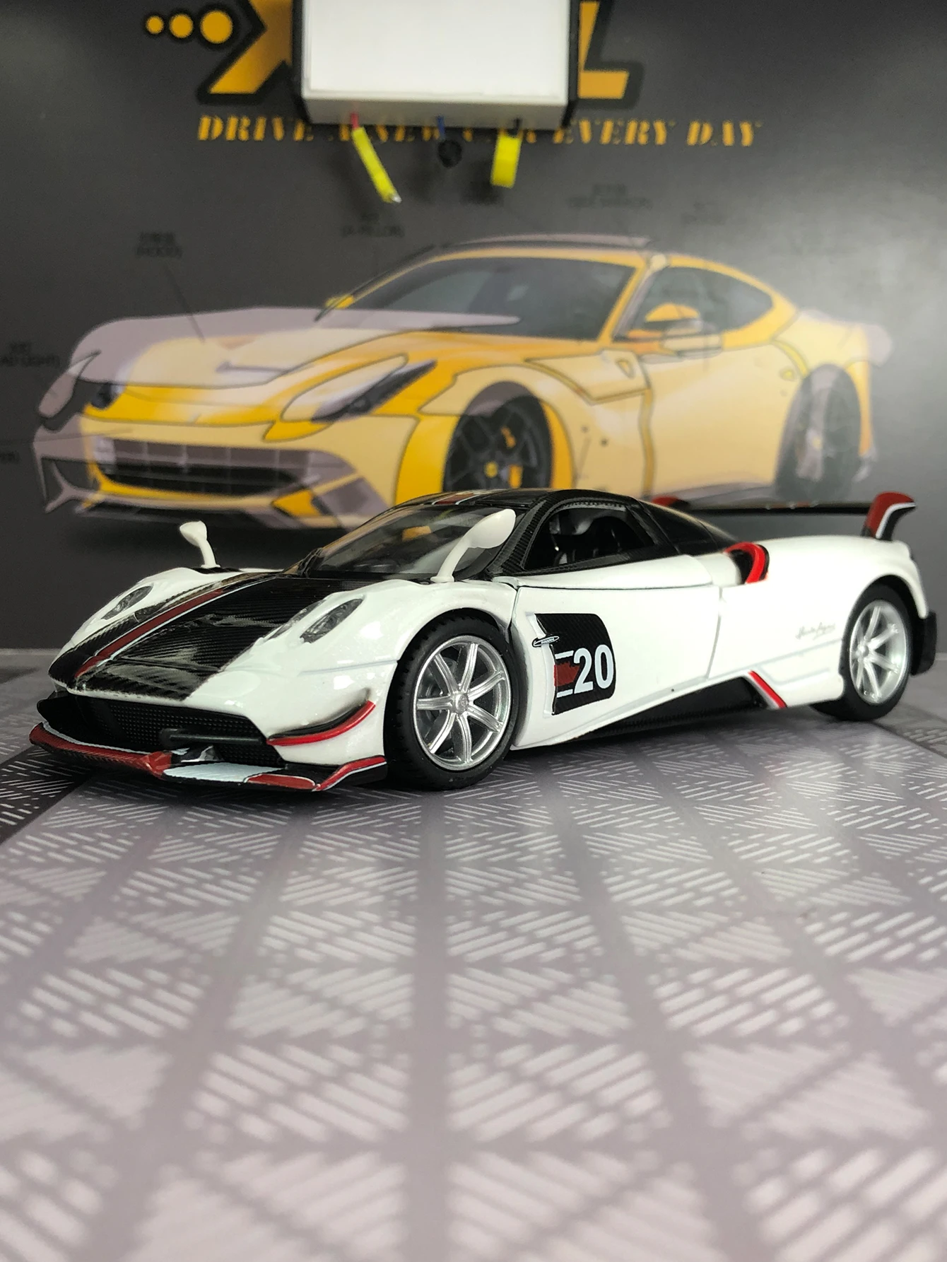 Модель автомобиля Pagani Huayra BC из цинкового сплава, масштаб 1:32, статическая модель, металлический коллекционный подарок.
Модель автомобиля Pagani Huayra BC из цинкового сплава, масштаб 1:32, статическая модель, металлический коллекционный подарок.