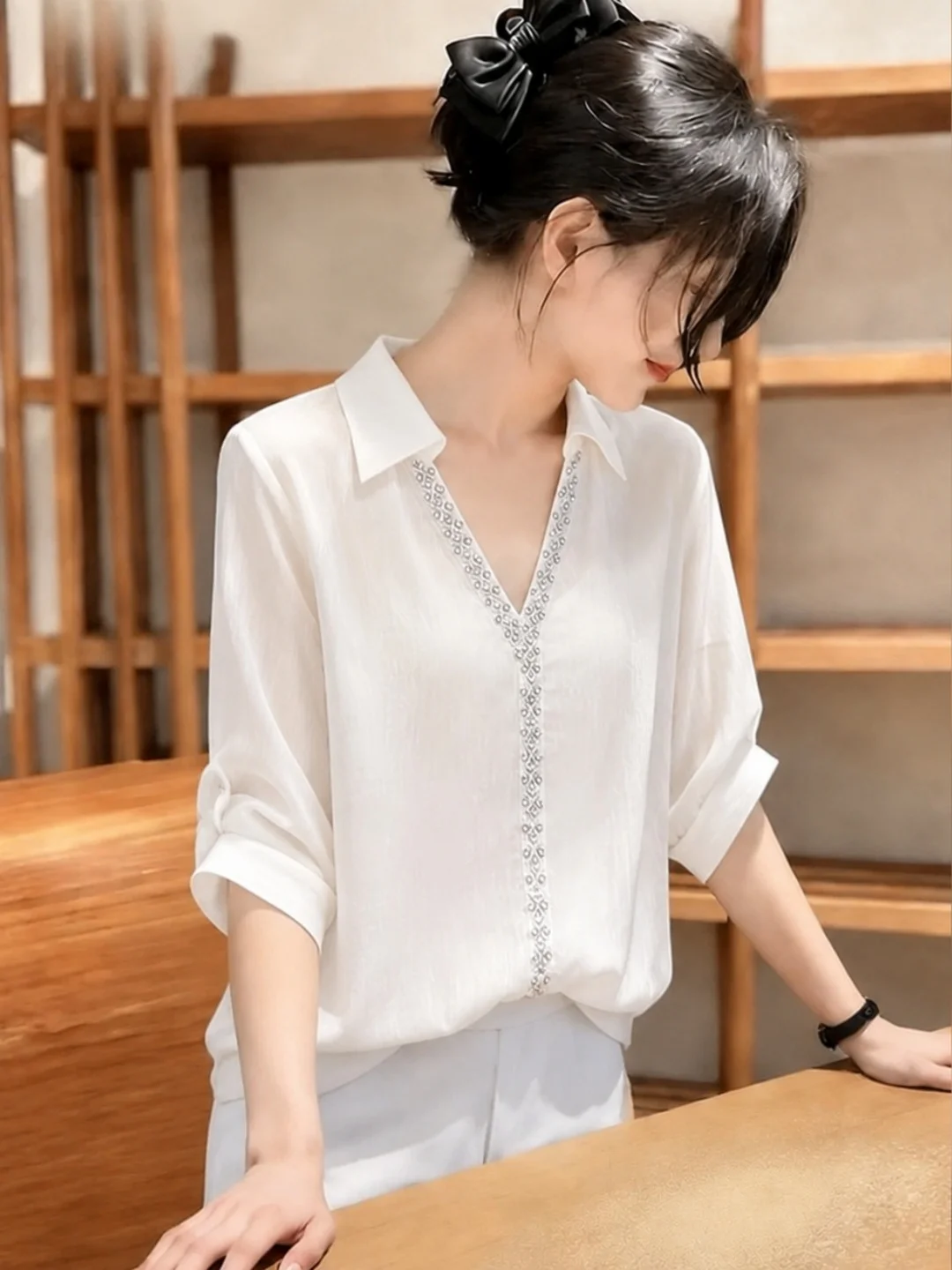 Elegant V-Neck Shirt Commute Style Slimming High-End Feel Top Korean Version Straight Cut Seven Sleeve Length Pure Color
Elegant V-Neck Shirt Commute Style Slimming High-End Feel Top Korean Version Straight Cut Seven Sleeve Length Pure Color