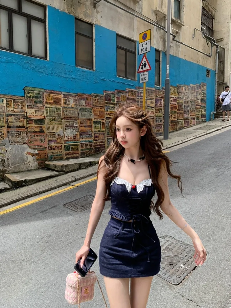 American Retro Denim Summer Women Two Piece Skirt Sets Sexy Hot Girls Lace Splicing Halter Neck Slim Tops + High Waist Skirt
American Retro Denim Summer Women Two Piece Skirt Sets Sexy Hot Girls Lace Splicing Halter Neck Slim Tops + High Waist Skirt