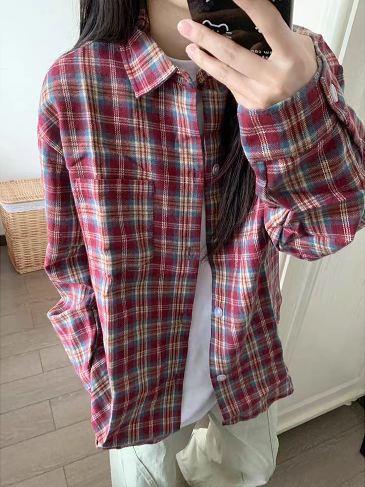 Red Plaid Long Sleeve Shirt Loose Fit Men Women Autumn Vintage American Style Casual Outerwear Button up Shirt Casual Wind
Red Plaid Long Sleeve Shirt Loose Fit Men Women Autumn Vintage American Style Casual Outerwear Button up Shirt Casual Wind