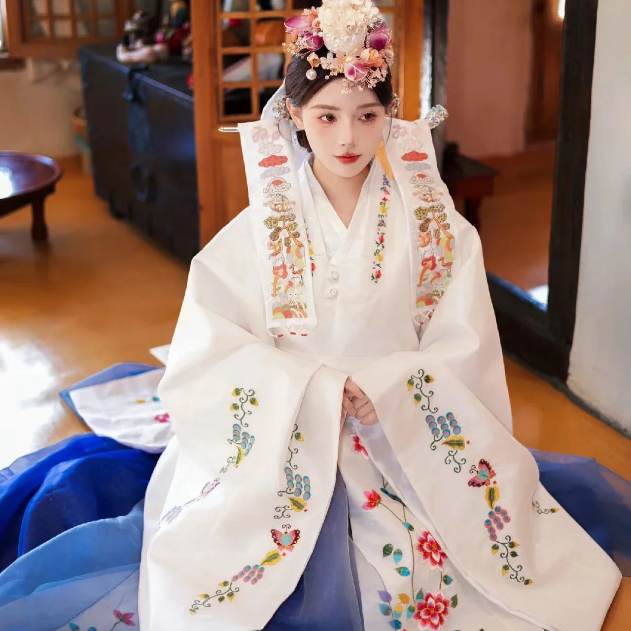 New Korean Embroidery Wedding Dress for Travel Photography hanbok Palace Costume Yanbian Korean Wedding Princess YanjiDress
New Korean Embroidery Wedding Dress for Travel Photography hanbok Palace Costume Yanbian Korean Wedding Princess YanjiDress