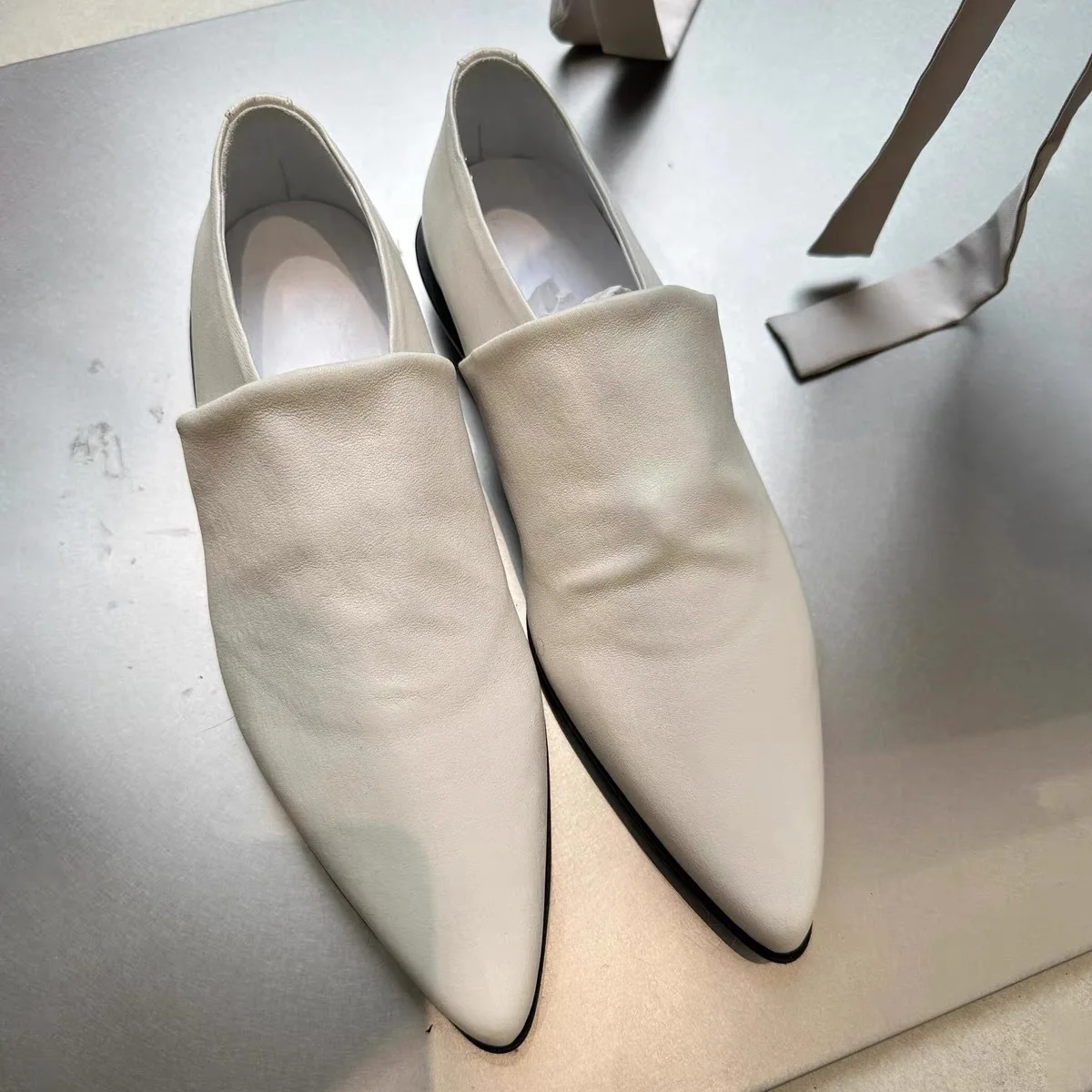 Leather White Pointed Deep Mouth Le Fu Shoes for Women 2024 New Coarse Heel Small Leather Shoes, Evening Shoes, Single Shoes
Leather White Pointed Deep Mouth Le Fu Shoes for Women 2024 New Coarse Heel Small Leather Shoes, Evening Shoes, Single Shoes