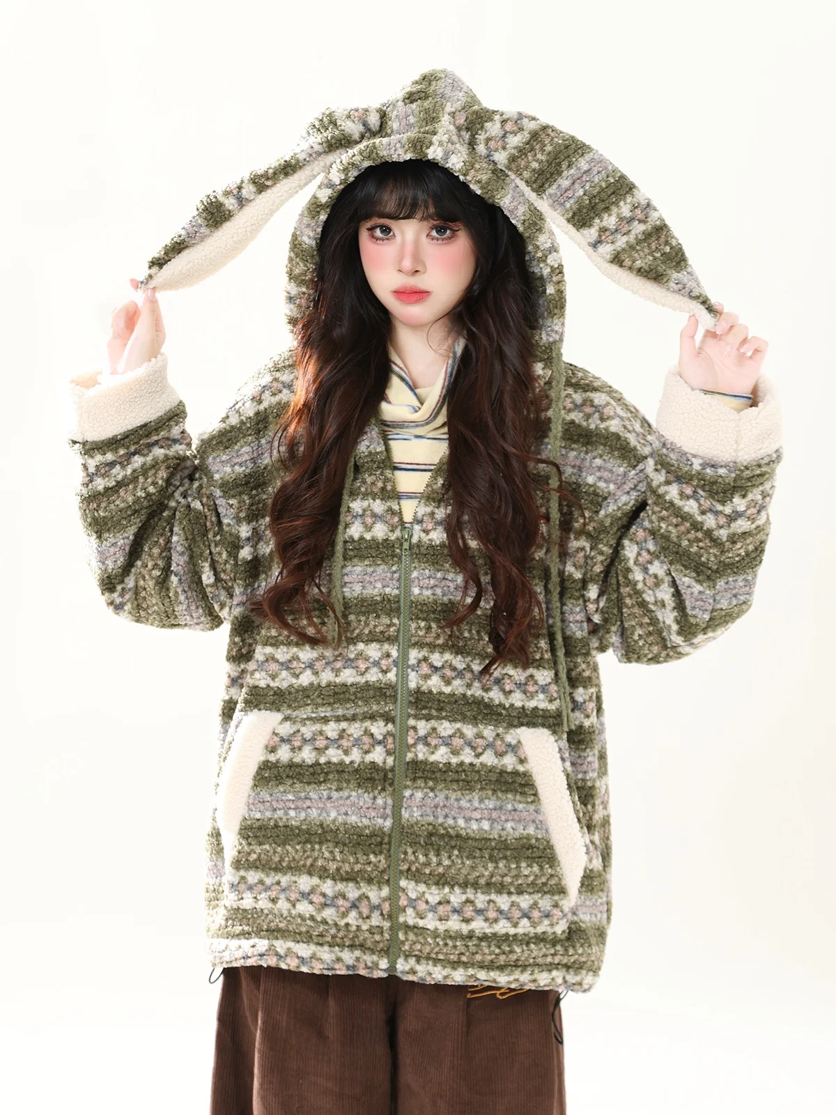 ENJOG Ретро-куртка с кроличьими ушками из овечьего меха, женская теплая зимняя свободная хлопковая куртка с капюшоном, длинными рукавами и молнией
ENJOG Ретро-куртка с кроличьими ушками из овечьего меха, женская теплая зимняя свободная хлопковая куртка с капюшоном, длинными рукавами и молнией