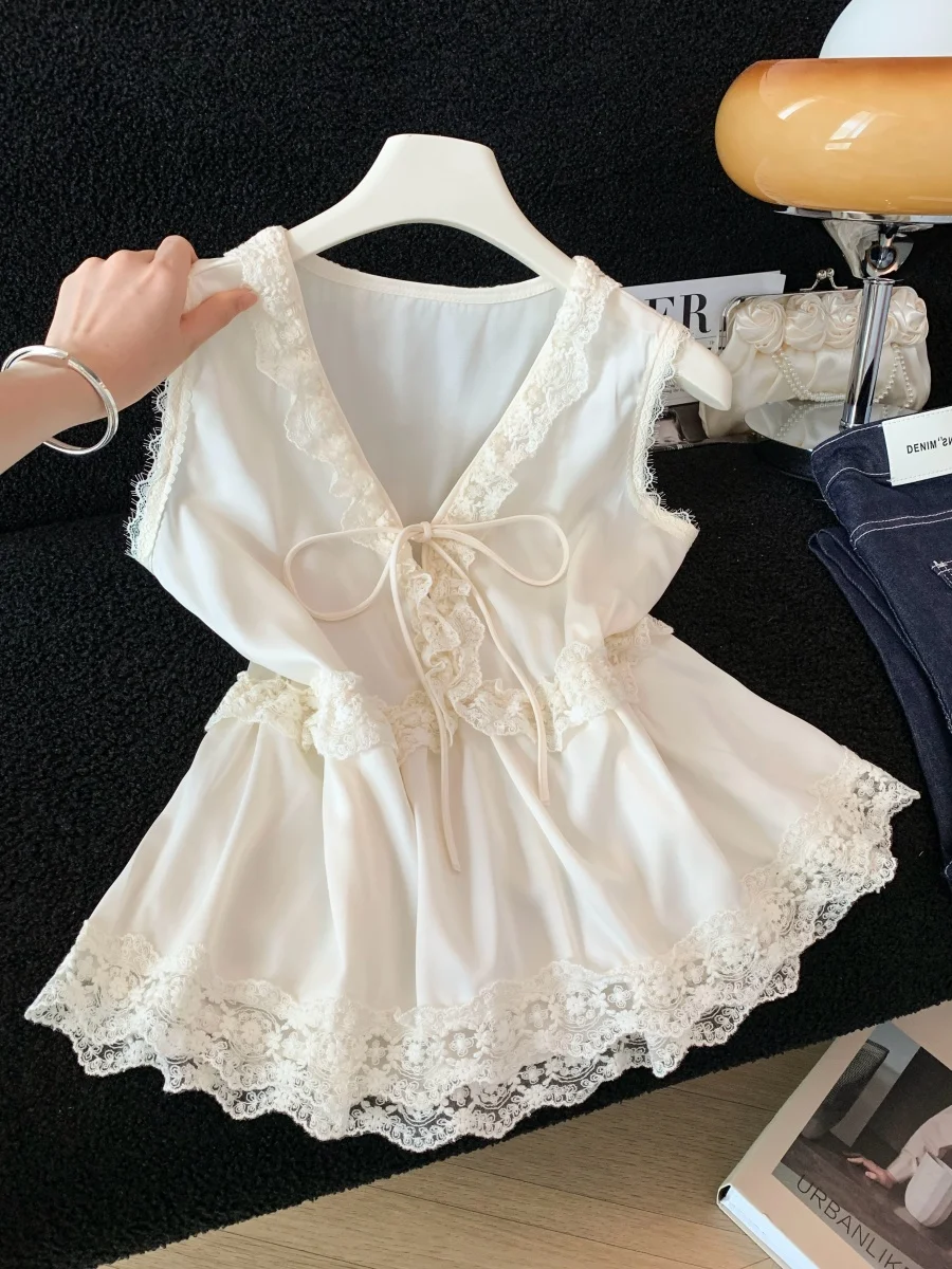 Lace Trim V-Neck Sash Tie Strapless Vest Women's Summer New Design Sense Belted Sleeveless Top Fashion Ladies Premium
Lace Trim V-Neck Sash Tie Strapless Vest Women's Summer New Design Sense Belted Sleeveless Top Fashion Ladies Premium