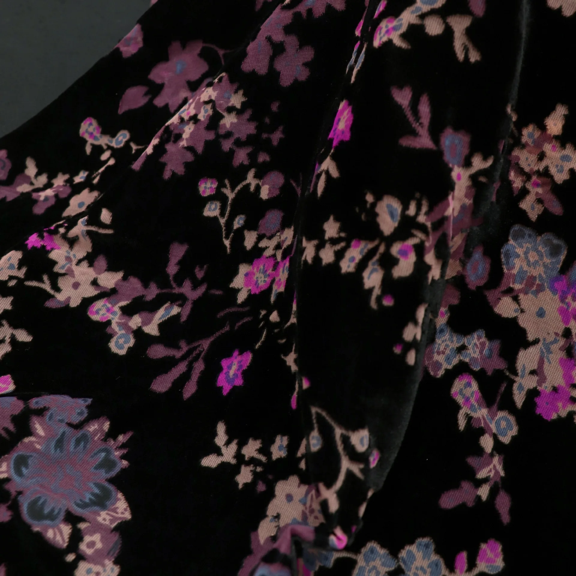 7839 Woven Velvet Brocade Sticky Velvet Printed Burnt out Burnt Velvet Fabric Nightdress Cheongsam
7839 Woven Velvet Brocade Sticky Velvet Printed Burnt out Burnt Velvet Fabric Nightdress Cheongsam