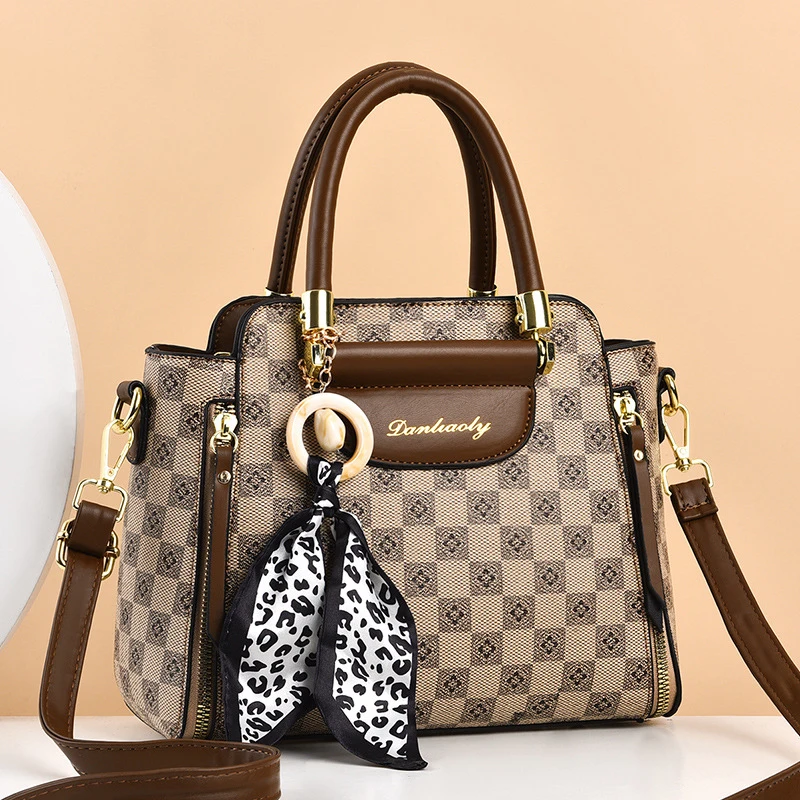Middle-aged mother's bag is elegant and versatile, a large-capacity shoulder and crossbody handbag
Middle-aged mother's bag is elegant and versatile, a large-capacity shoulder and crossbody handbag