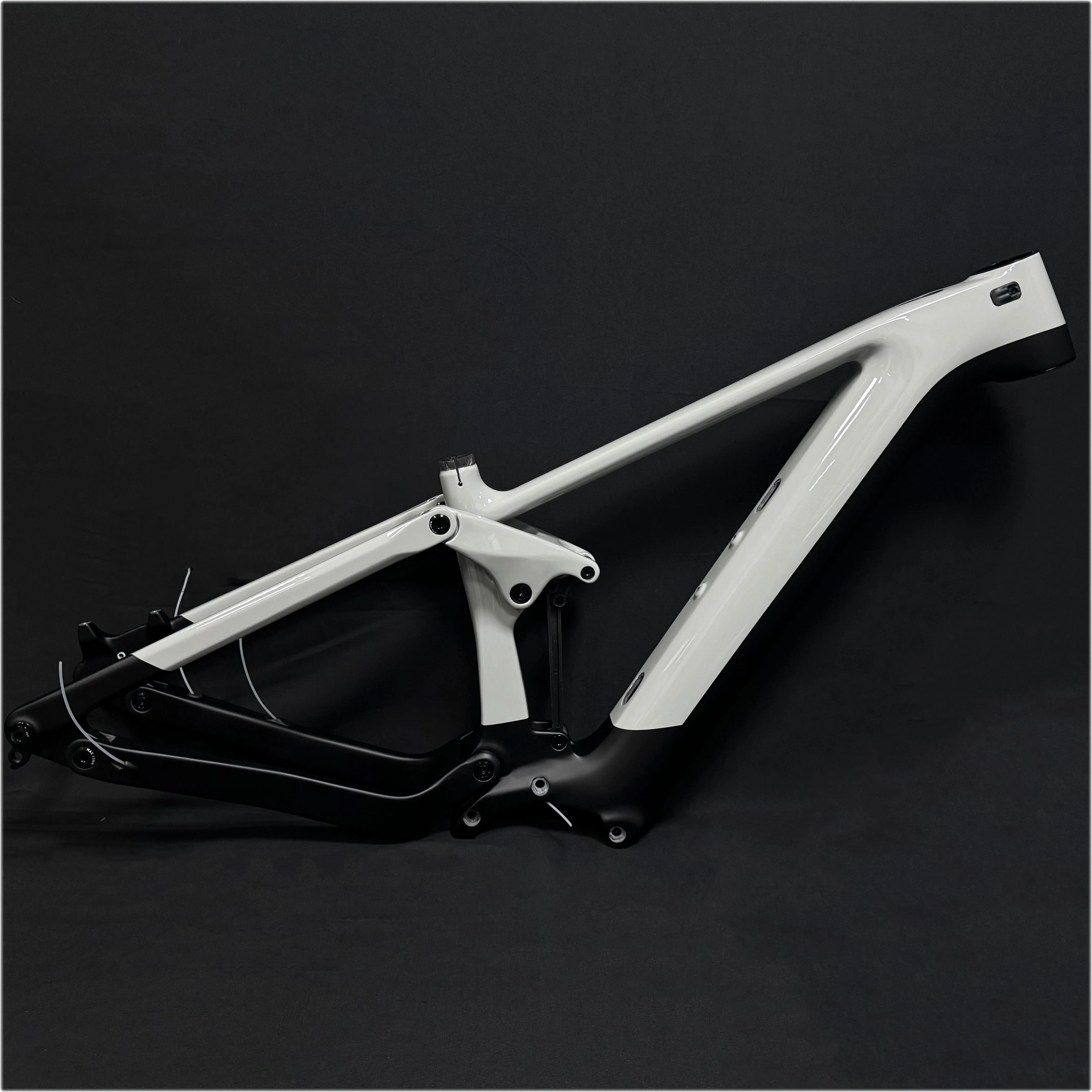 2025 Latest Lightweight M820 Bafang Motor Electric Bicycle DPC245 Display 29er Mountain Bike Carbon Fiber Frame 48V 835wh
2025 Latest Lightweight M820 Bafang Motor Electric Bicycle DPC245 Display 29er Mountain Bike Carbon Fiber Frame 48V 835wh