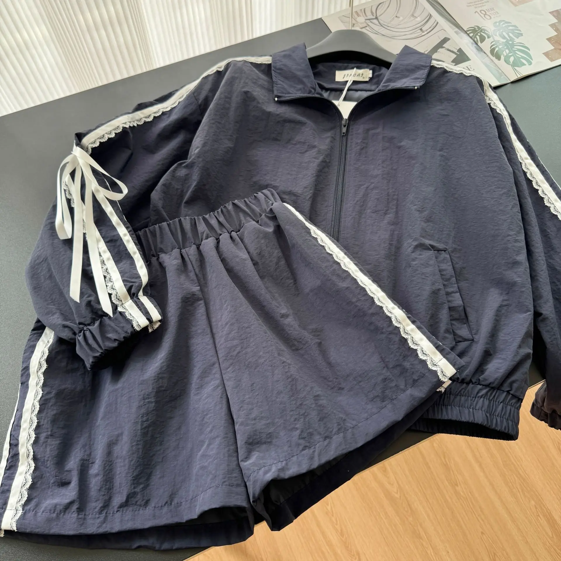 Lace Trim Patchwork Sport Suits For Women Bow Long Sleeve Zipper Jacket+Elastic Waist Shorts Korean Fashion Casual 2 Piece Sets
Lace Trim Patchwork Sport Suits For Women Bow Long Sleeve Zipper Jacket+Elastic Waist Shorts Korean Fashion Casual 2 Piece Sets