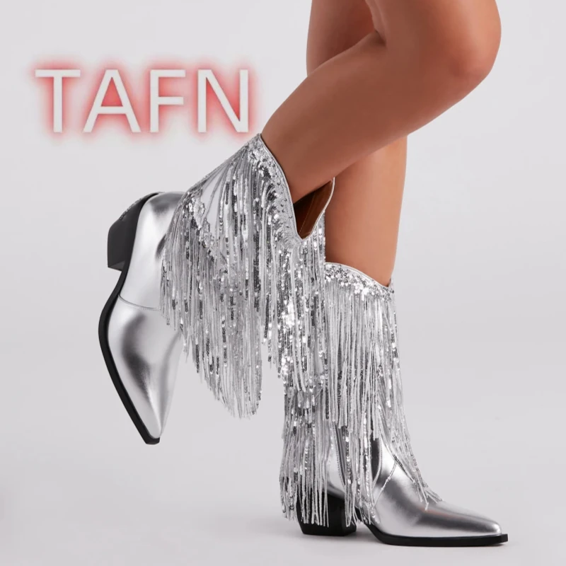 Женские сапоги до середины икры с блестками и кисточками, пикантные ковбойские сапоги с острым носком на массивном высоком каблуке и бахромой, блестящие сапоги-ковбойки без шнуровки
Женские сапоги до середины икры с блестками и кисточками, пикантные ковбойские сапоги с острым носком на массивном высоком каблуке и бахромой, блестящие сапоги-ковбойки без шнуровки