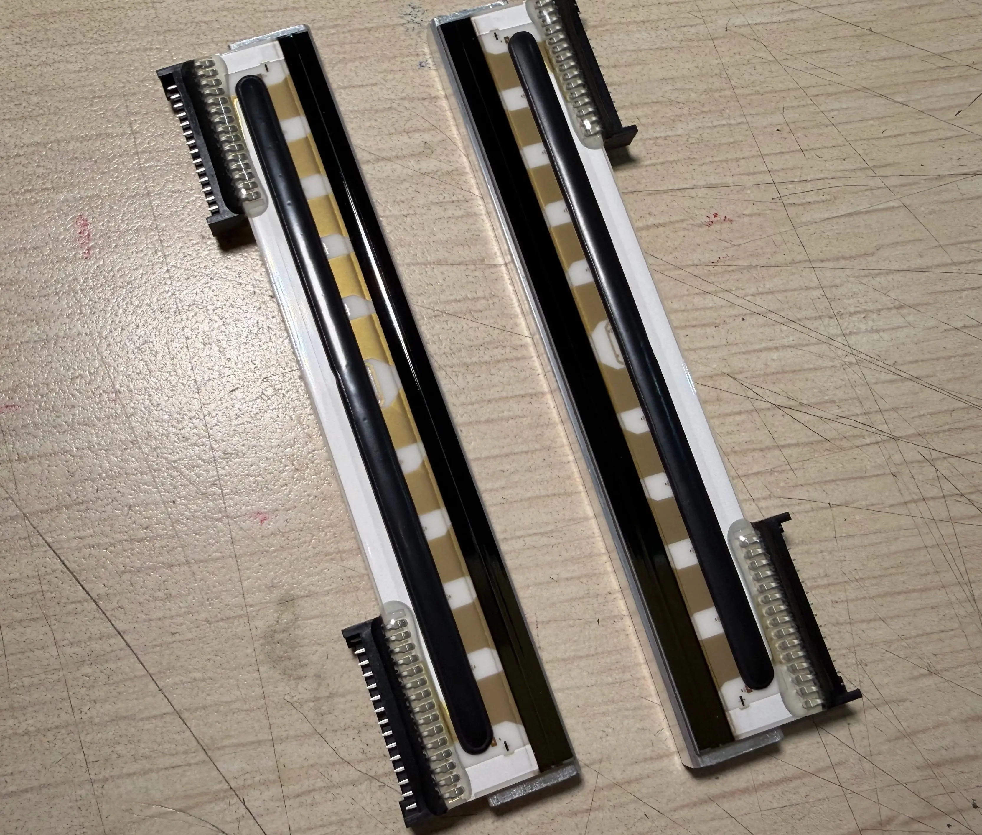 KD2003-DF10A for toledo 100pcs/lot prix 4 prix 5 electronic scales printhead thermal printhead KD2003DF10A Barcode print head
KD2003-DF10A for toledo 100pcs/lot prix 4 prix 5 electronic scales printhead thermal printhead KD2003DF10A Barcode print head