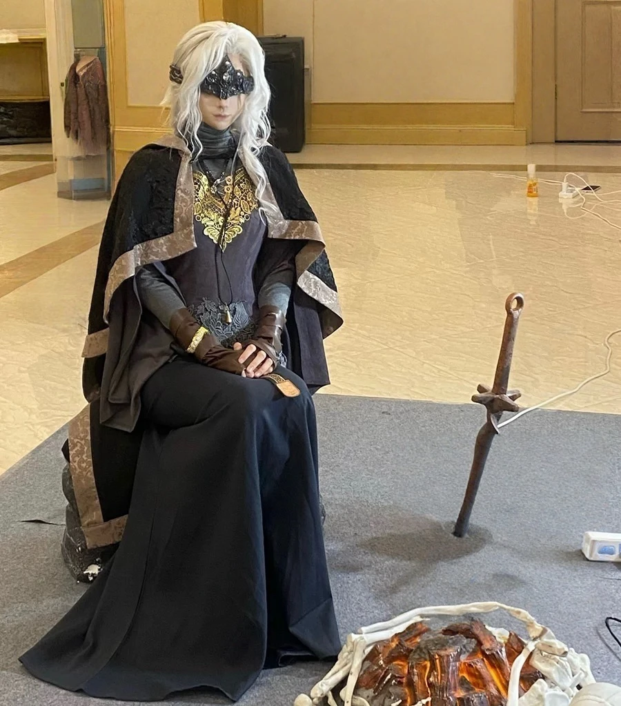 2025 NEW Dark Souls Ⅲ Cosplay The Fire Keeper Costume dress cloak necklace belt gloves prop Halloween Gothic style uniform
2025 NEW Dark Souls Ⅲ Cosplay The Fire Keeper Costume dress cloak necklace belt gloves prop Halloween Gothic style uniform