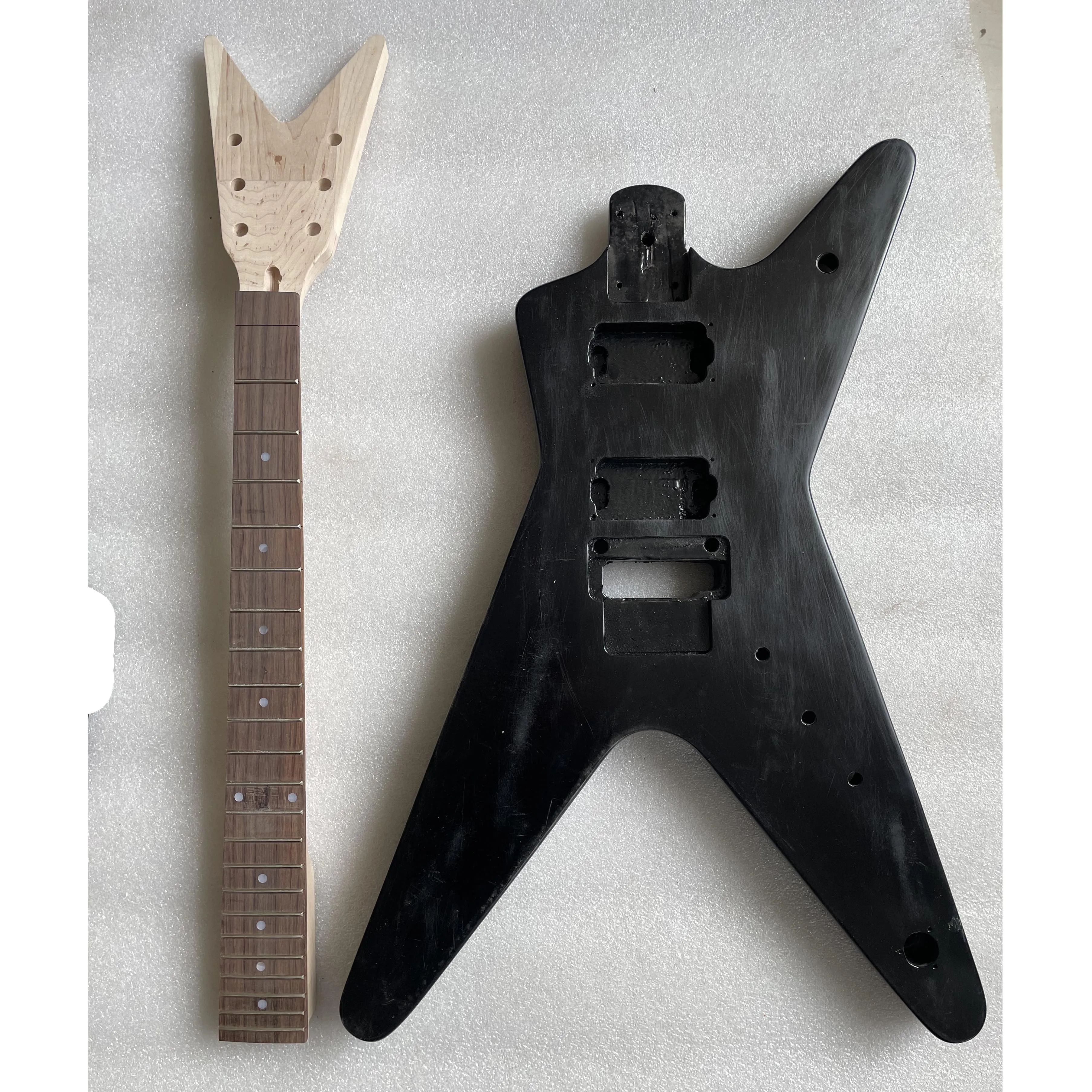 Defective Electric Guitar Body and Neck Maple, Solid Basswood, Black, Floyd Rose, 3L3R, DIY Part, A Set Stock,Need to Cut
Defective Electric Guitar Body and Neck Maple, Solid Basswood, Black, Floyd Rose, 3L3R, DIY Part, A Set Stock,Need to Cut